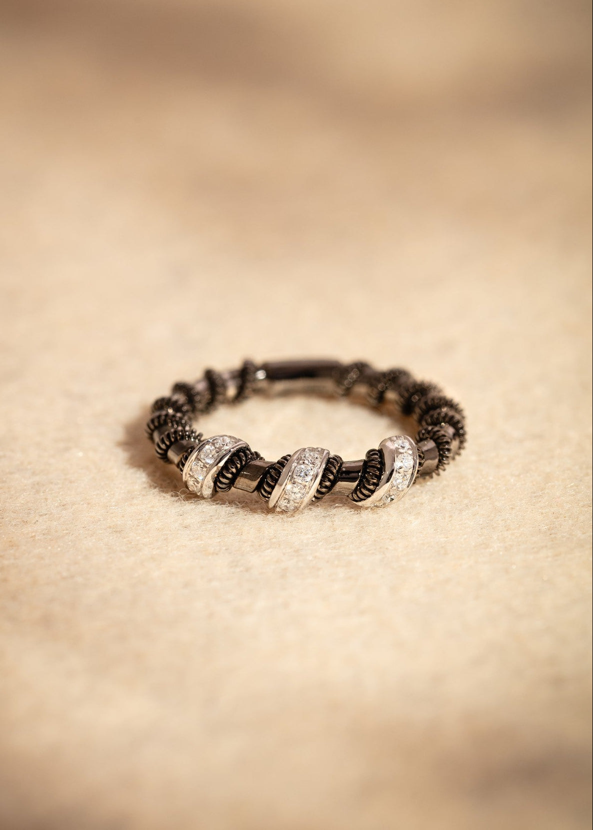 Tubogas Twiddles Ring with Diamonds