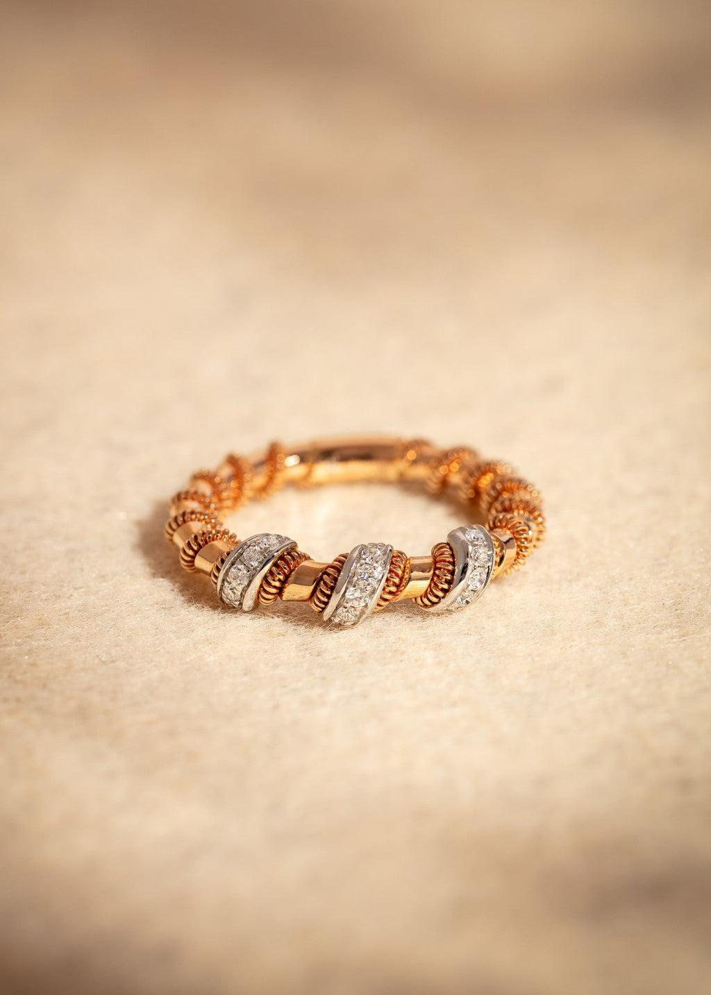 Tubogas Twiddles Ring with Diamonds
