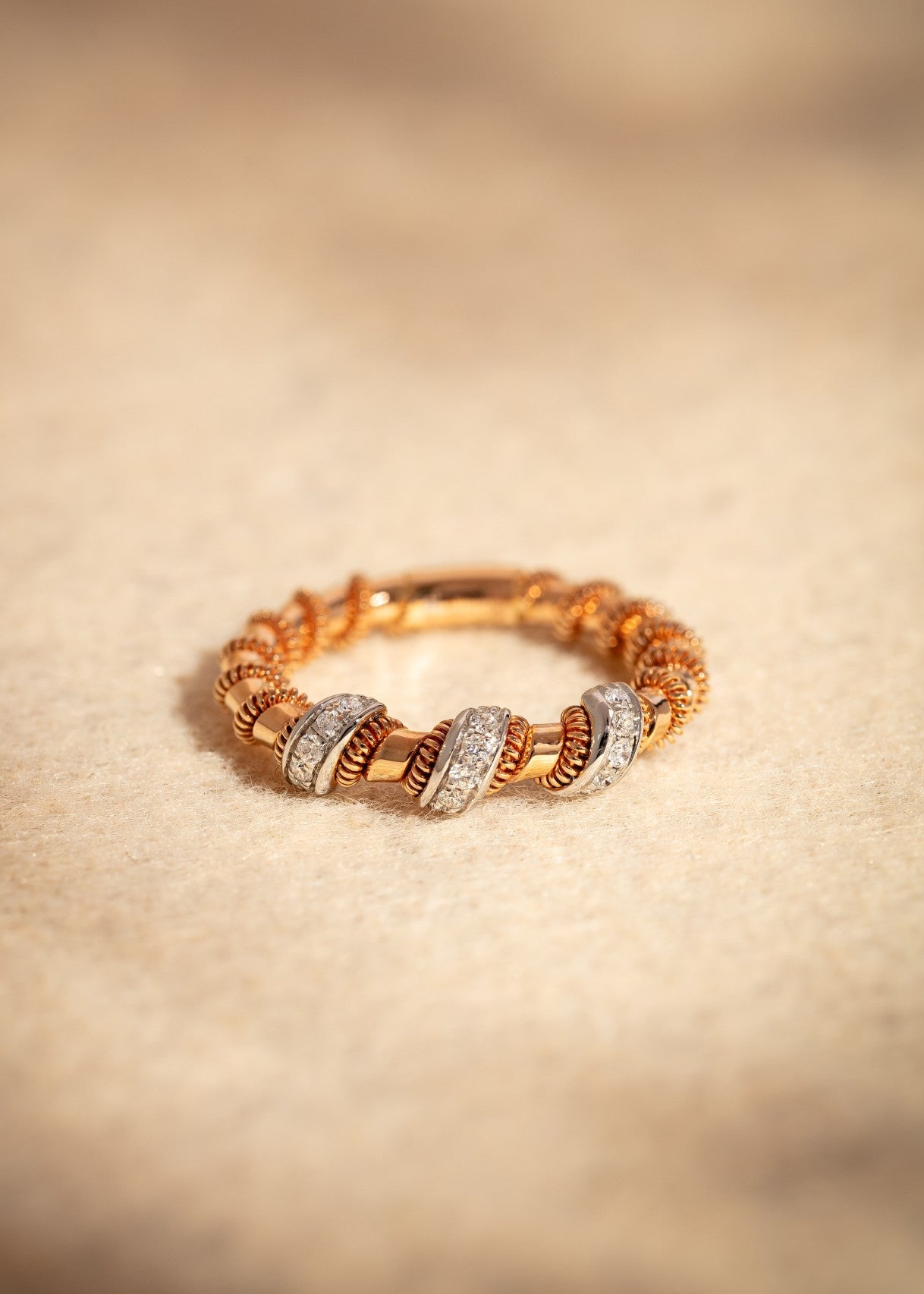 Tubogas Twiddles Ring with Diamonds