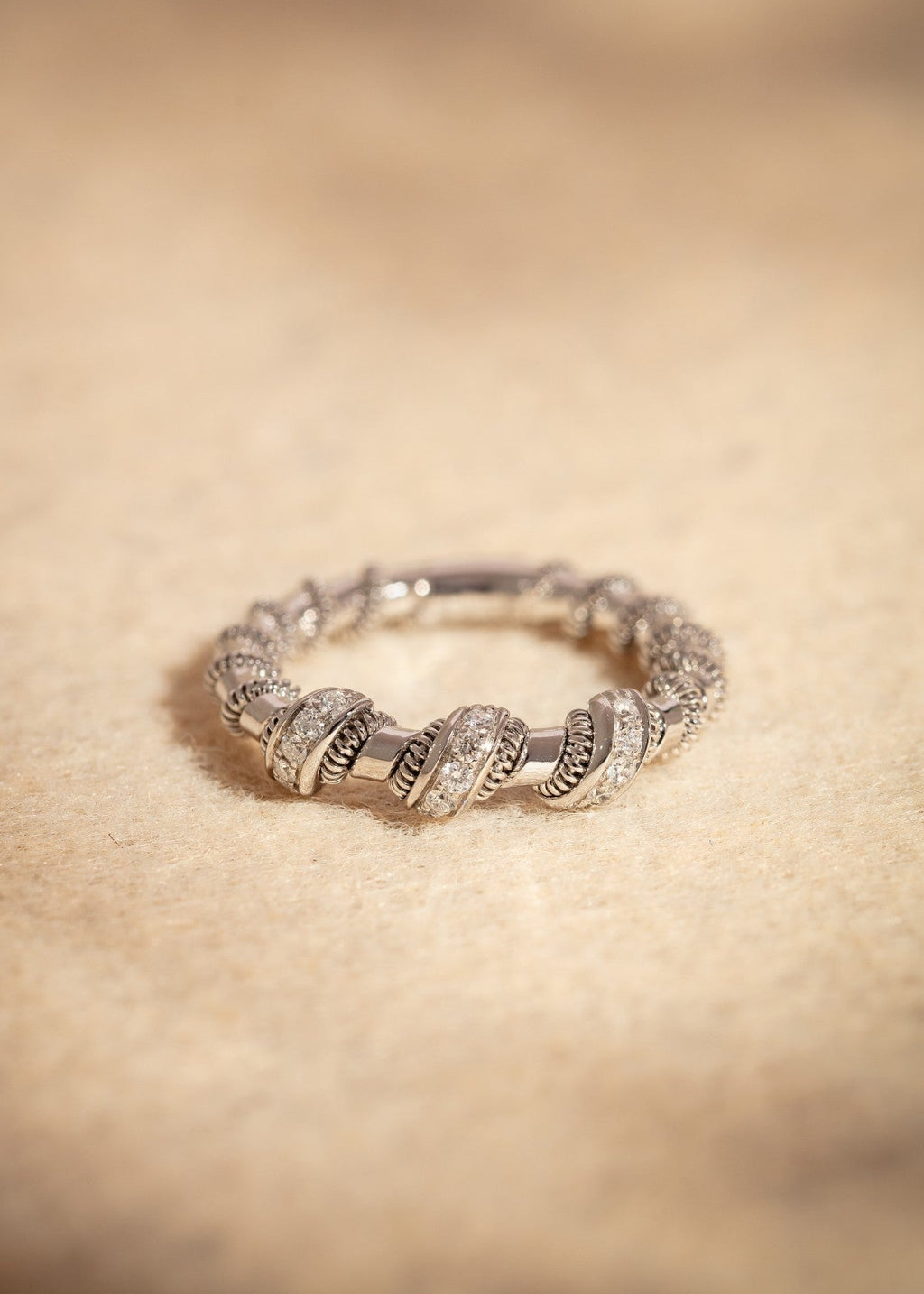 Tubogas Twiddles Ring with Diamonds