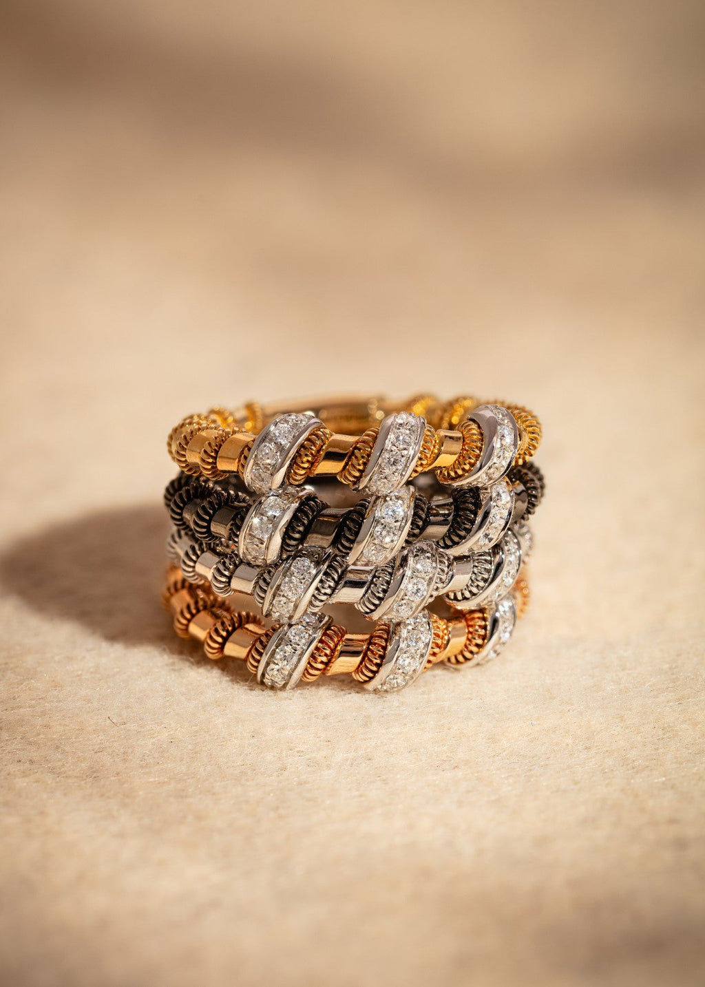 Tubogas Twiddles Ring with Diamonds