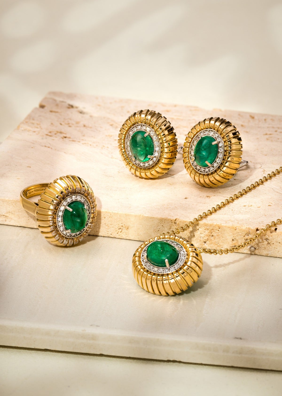 Emerald Cabochon Tubogas Ring with Diamonds
