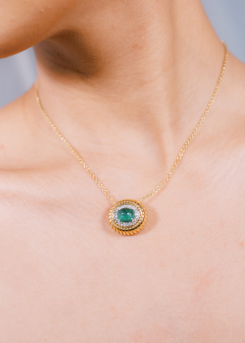 Emerald Cabochon Tubogas Necklace with Diamonds