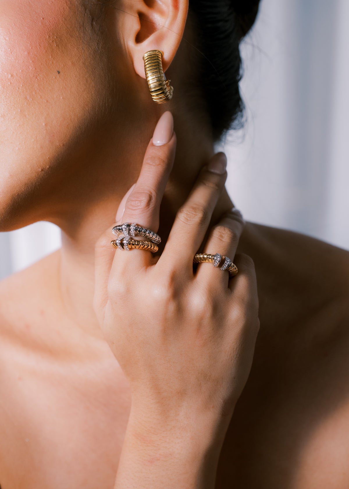 Triangular Dome Tubogas Ring with Diamonds