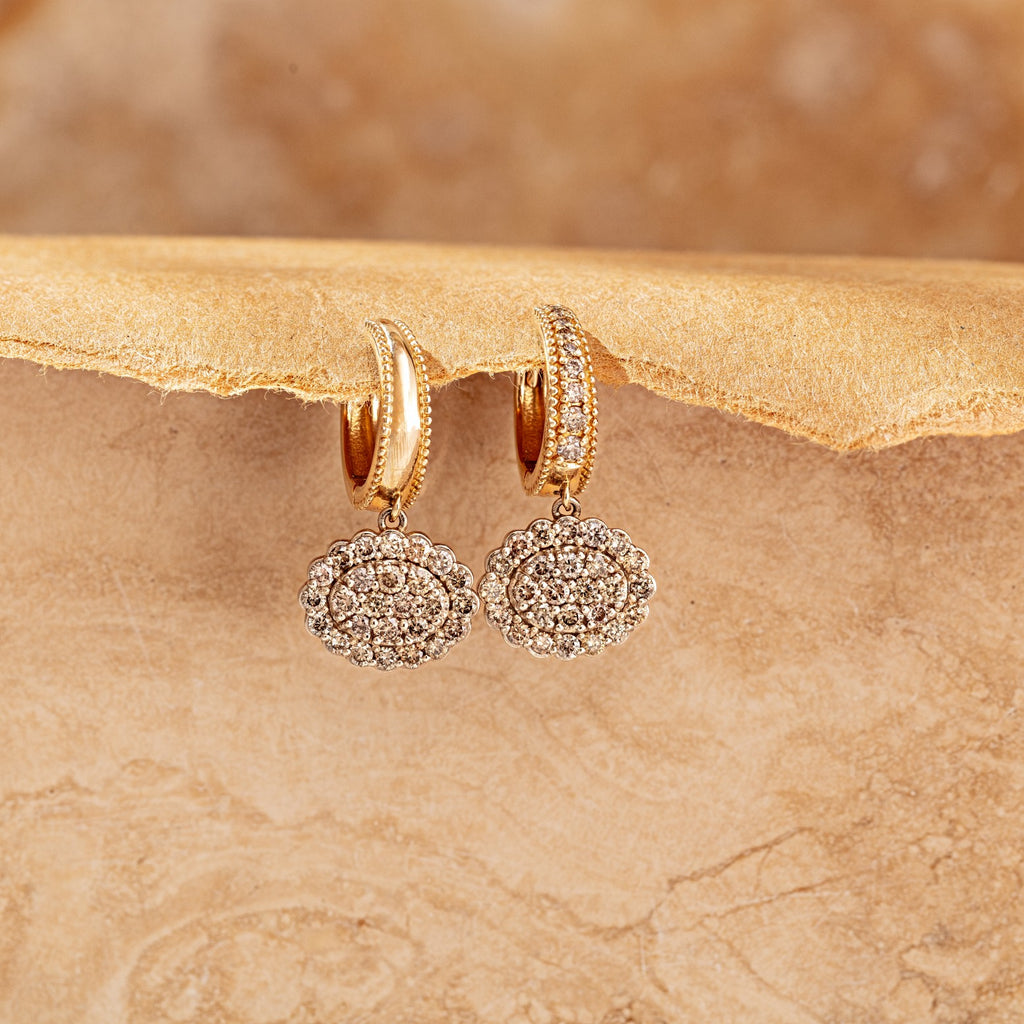 MISMATCHED DANGLING OVAL EARRINGS earrings with earrings styling
