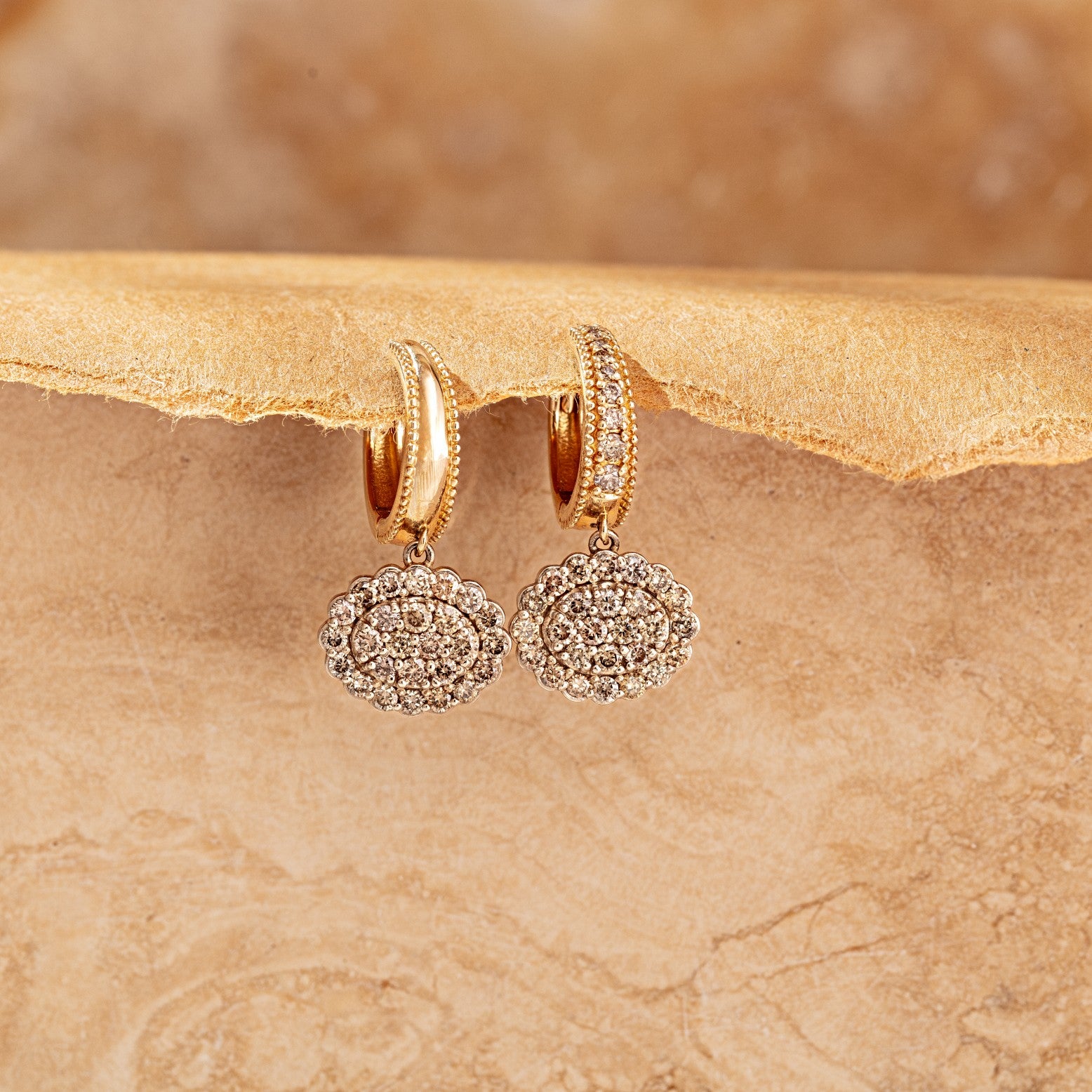 MISMATCHED DANGLING OVAL EARRINGS earrings with earrings styling