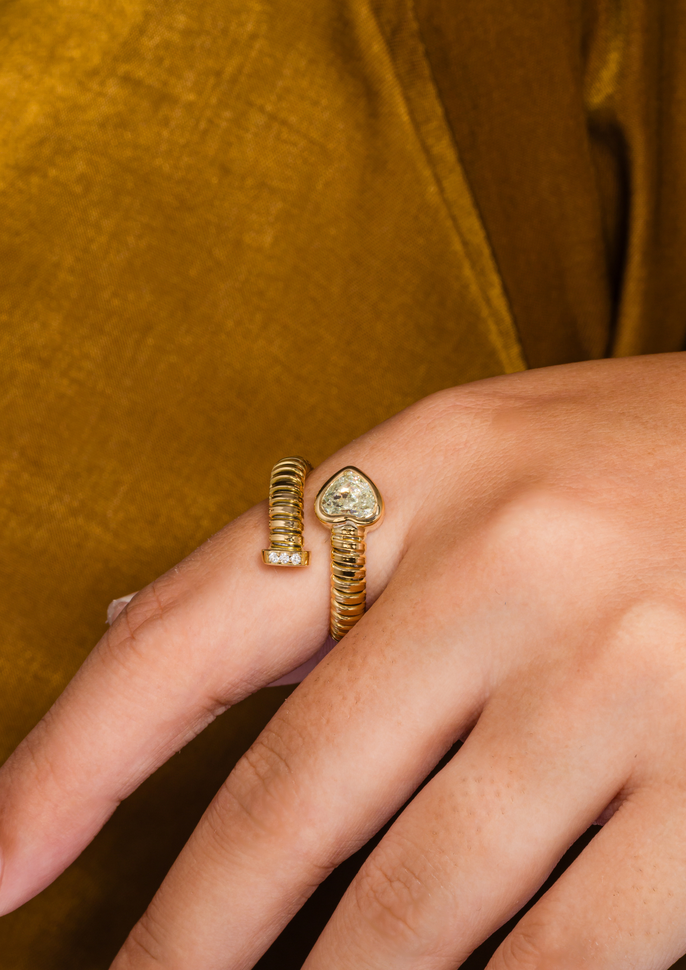 Tubogas Cross Over Ring with Heart Diamond