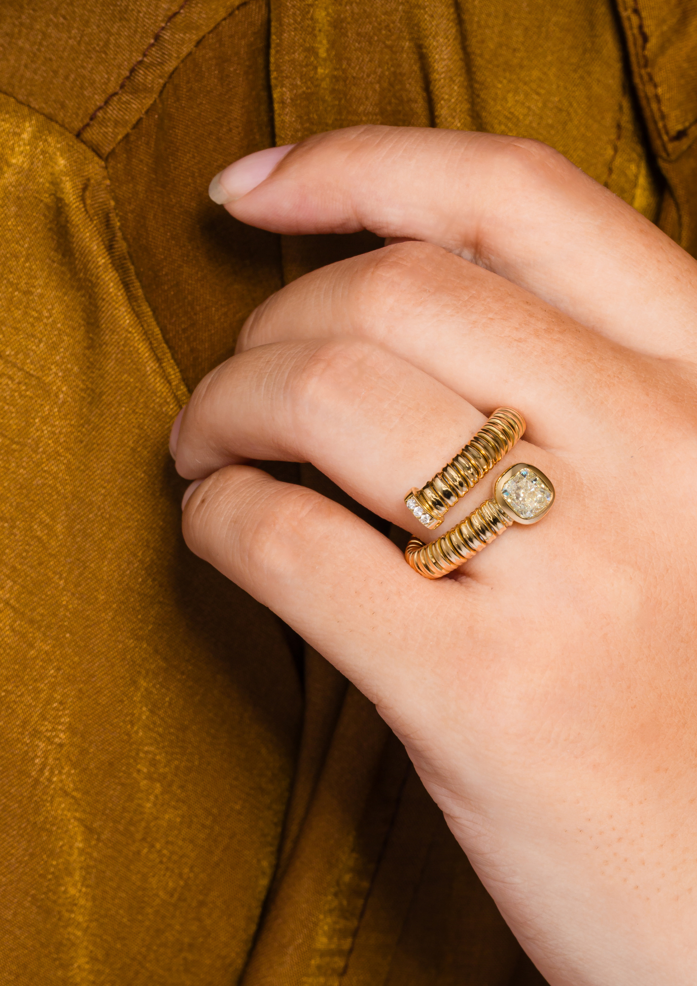 Tubogas Cross Over Ring with Cushion Diamond