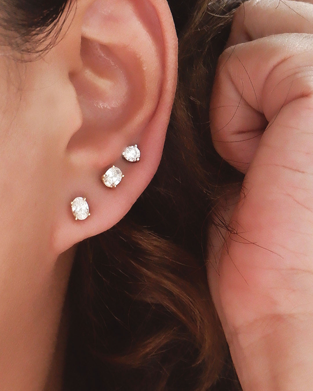 oval diamond stud earring