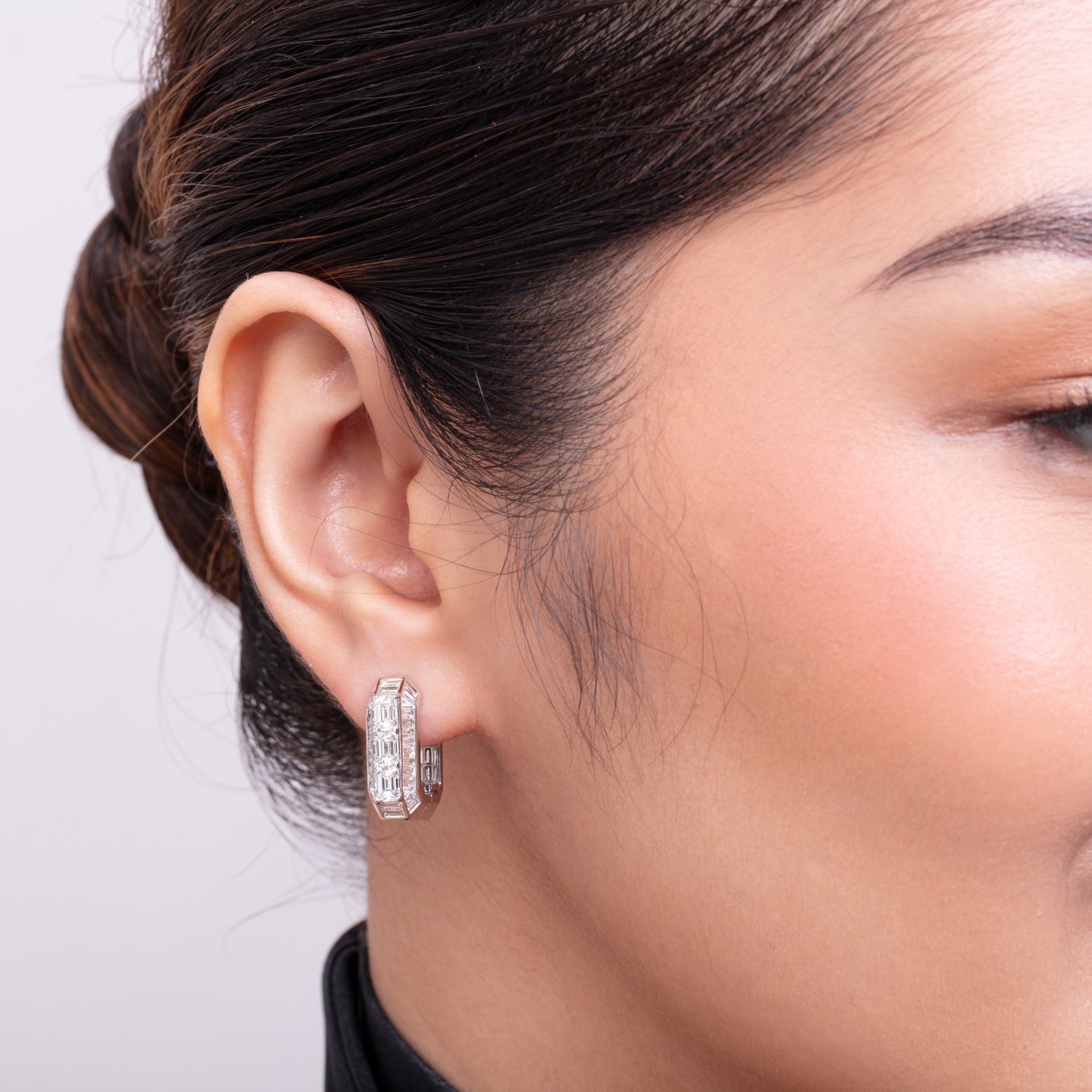 18K WHITE GOLD EMERALD CUT BAGUETTE EARRINGS